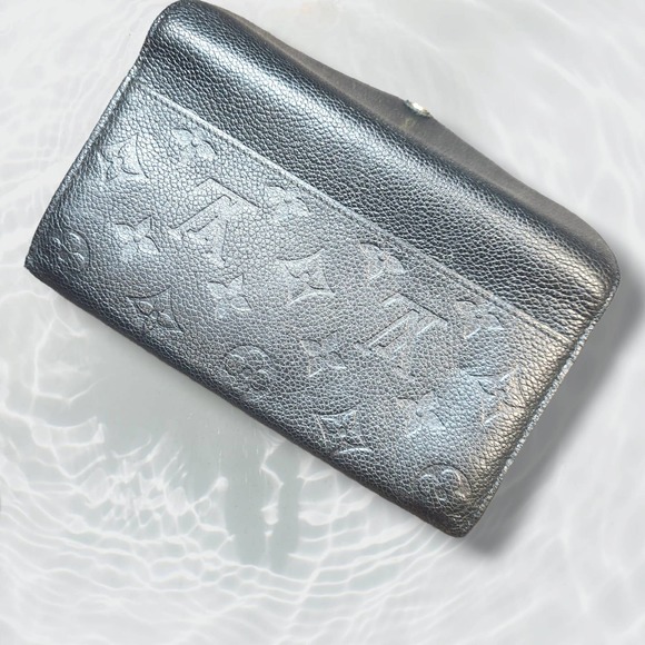 Authentic Louis Vuitton Sarah wallet - Picture 2 of 12